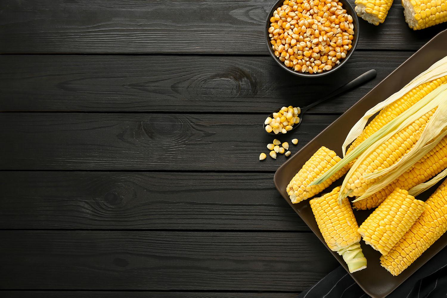 Yellow corn cobs and kernels